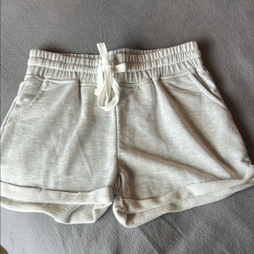 Gray Athletic Shorts with Elastic Waistband and Cuffed Hems